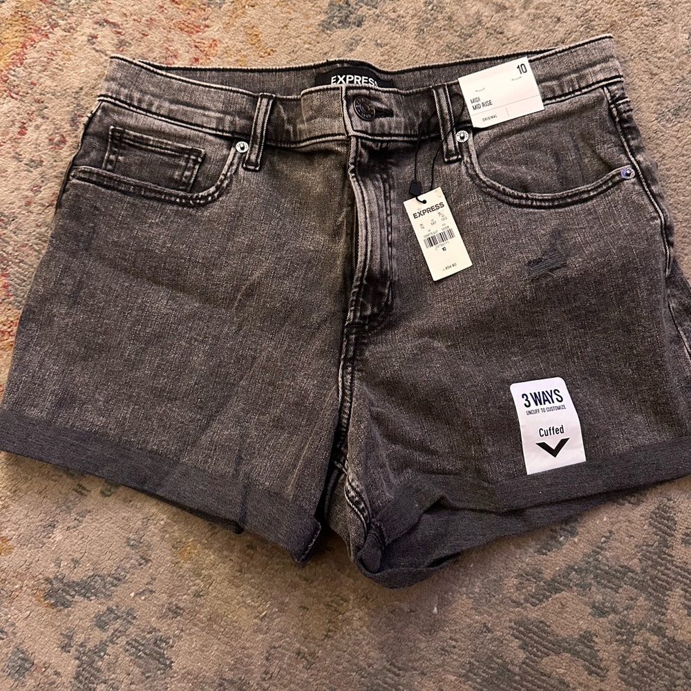 Express midi mid rise black shorts
